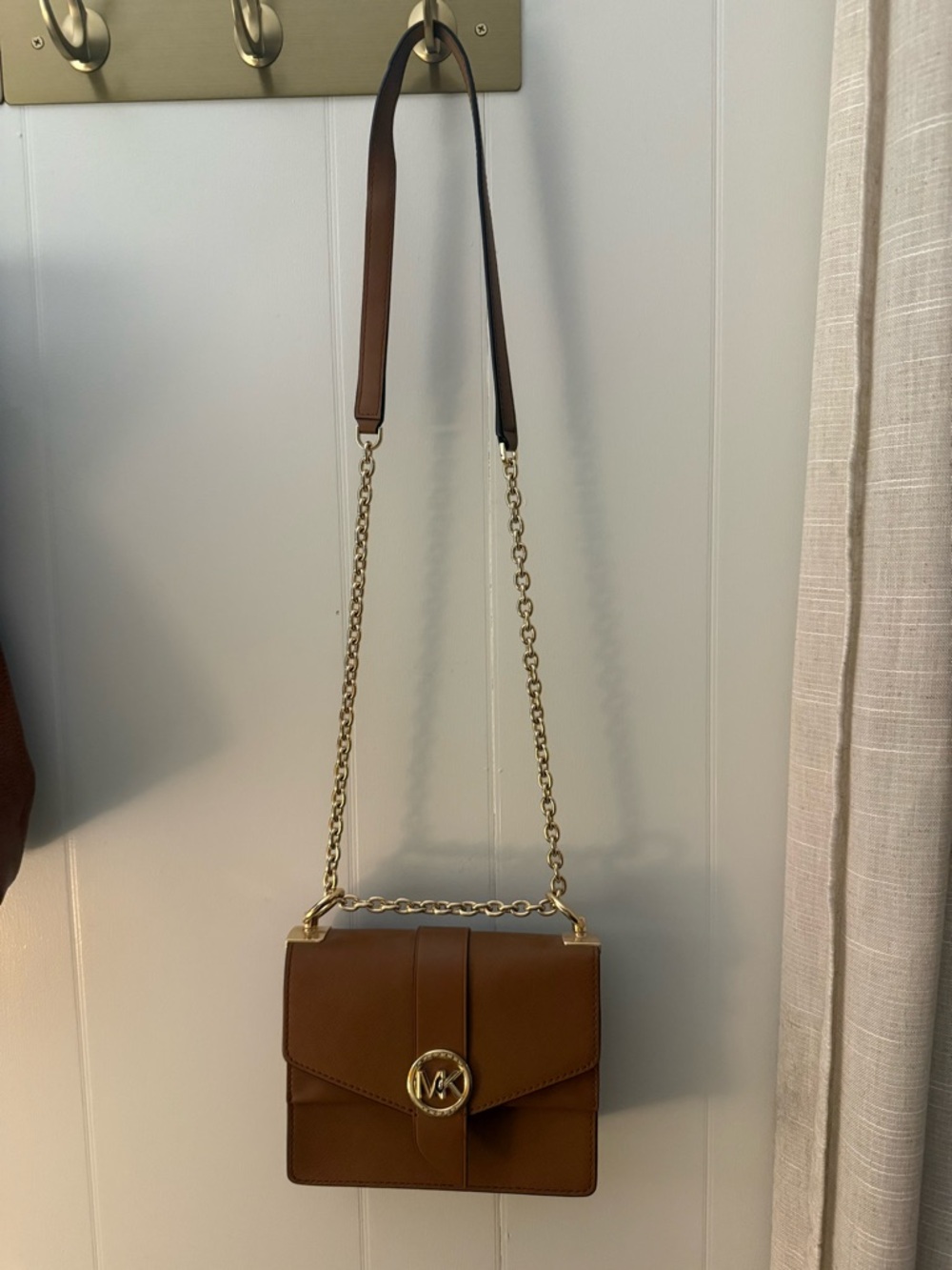 Michael Kors Brown(luggage color) Crossbody Bag with adjustable Gold Chain - Picture 3 of 5